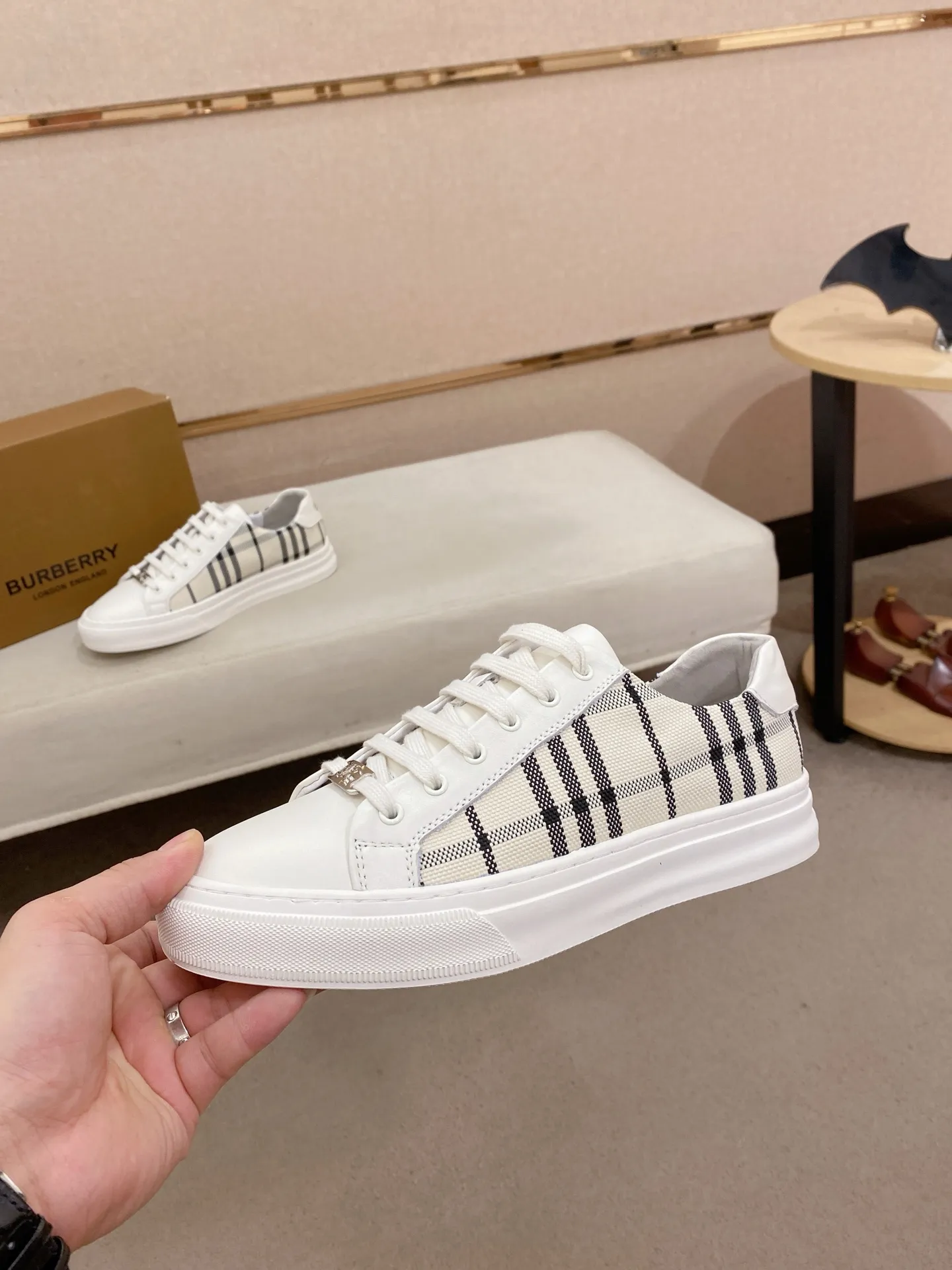 Men's shoes 💰: 400💰🇮🇹🇮🇹 Burberry top purchasing agent 🔍🔍Synchronized sale Positive code number: 38-44 Italian imported first-layer cowhide with fabric. Fully imported sheepskin lining, sole: the original sole is specially provided by the original factory, the exclusive movable molded sole is super comfortable, the original factory follows the order, 🔍🔍high quality, you can come in and out at will, welcome to compare